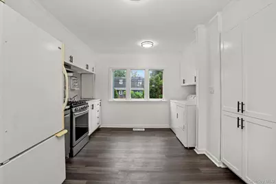 376 County Center Road, White Plains, NY 10603 - Photo 16