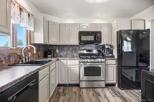 169 Wyona Ave, Lindenhurst, NY 11757 - Photo 14