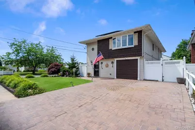 169 Wyona Avenue, Lindenhurst, NY 11757 - Photo 2