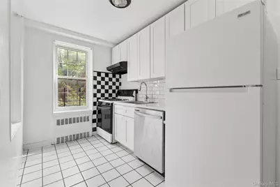 140-18 Burden Crescent #209, Briarwood, NY 11435 - Photo 8