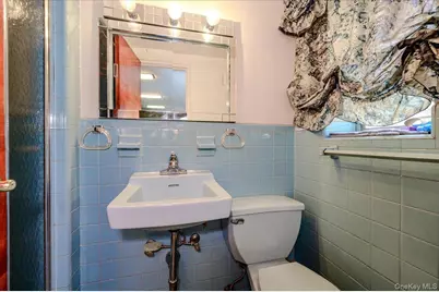2539 Woodhull Avenue, Bronx, NY 10469 - Photo 22