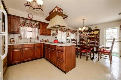 2539 Woodhull Avenue, Bronx, NY 10469 - Photo 8