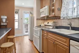 2915 Sommer Pl, Bronx, NY 10465 - Photo 10