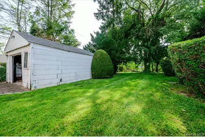 46 Schumacher Drive, New Hyde Park, NY 11040 - Photo 24