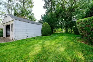 46 Schumacher Dr, New Hyde Park, NY 11040 - Photo 24