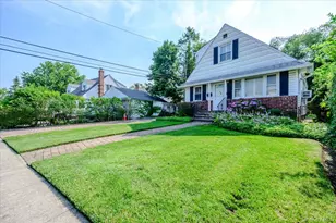 46 Schumacher Dr, New Hyde Park, NY 11040 - Photo 28