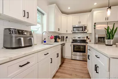 35 Rose Street, Hauppauge, NY 11788 - Photo 8