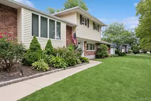 10 Wisteria Way, Commack, NY 11725 - Photo 2