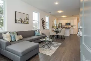1046 New York Ave, Huntington Station, NY 11746 - Photo 4