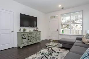 1046 New York Ave, Huntington Station, NY 11746 - Photo 6