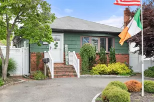 219 Venetian Blvd, Lindenhurst, NY 11757 - Photo 18