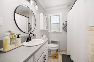 219 Venetian Blvd, Lindenhurst, NY 11757 - Photo 14