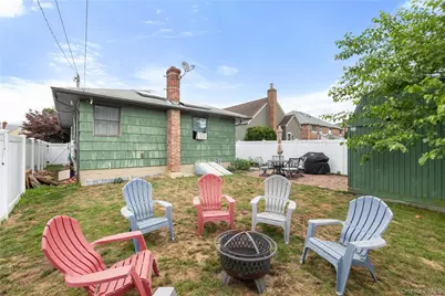 219 Venetian Boulevard, Lindenhurst, NY 11757 - Photo 16