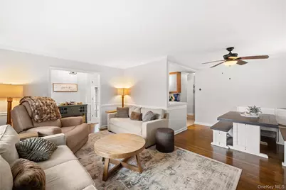 219 Venetian Boulevard, Lindenhurst, NY 11757 - Photo 8