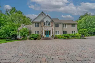 6 Maureen Dr, Mount Sinai, NY 11766 - Photo 2
