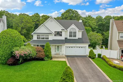 11 Scenicview Crescent, Manorville, NY 11949 - Photo 2