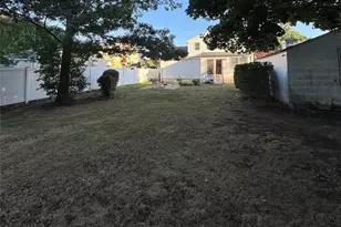 41 Mohawk Dr, North Babylon, NY 11703 - Photo 2