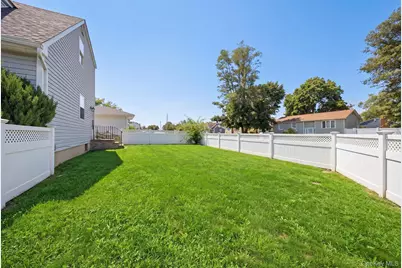 85 Schleigel Boulevard, Farmingdale, NY 11735 - Photo 4
