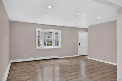 85 Schleigel Boulevard, Farmingdale, NY 11735 - Photo 4