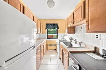 266 Cherry Valley Avenue #B1, Garden City, NY 11530 - Photo 10