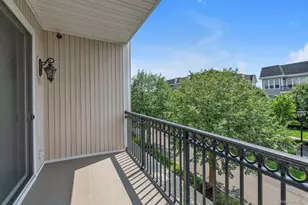 348 Trotting Ln, Westbury, NY 11590 - Photo 18