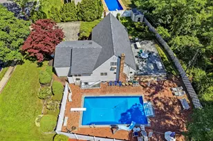 10 Arcadia Dr, Dix Hills, NY 11746 - Photo 40