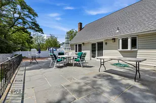 10 Arcadia Dr, Dix Hills, NY 11746 - Photo 32