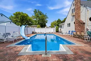 10 Arcadia Dr, Dix Hills, NY 11746 - Photo 34
