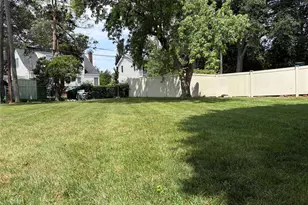 87 Parkway Dr, Westbury, NY 11590 - Photo 16