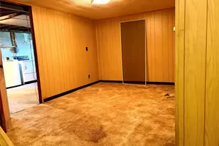 87 Parkway Dr, Westbury, NY 11590 - Photo 14
