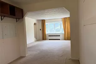 87 Parkway Dr, Westbury, NY 11590 - Photo 4