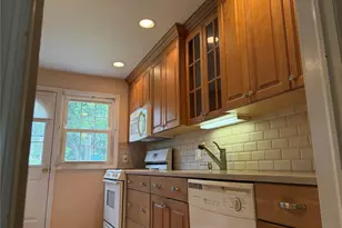 87 Parkway Dr, Westbury, NY 11590 - Photo 6