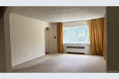 87 Parkway Drive, Westbury, NY 11590 - Photo 2