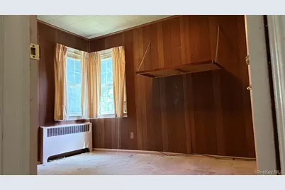 87 Parkway Drive, Westbury, NY 11590 - Photo 8