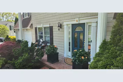 4 Harris Court, Commack, NY 11725 - Photo 2