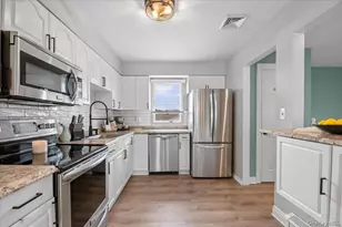 330 Granada Pkwy, Lindenhurst, NY 11757 - Photo 12