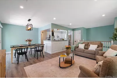 330 Granada Parkway, Lindenhurst, NY 11757 - Photo 6
