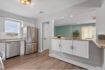 330 Granada Parkway, Lindenhurst, NY 11757 - Photo 14