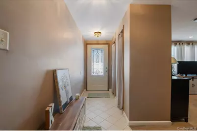 330 Granada Parkway, Lindenhurst, NY 11757 - Photo 26
