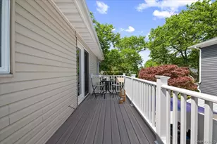 330 Granada Pkwy, Lindenhurst, NY 11757 - Photo 32