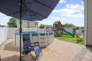 330 Granada Pkwy, Lindenhurst, NY 11757 - Photo 30