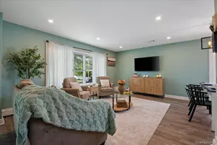 330 Granada Pkwy, Lindenhurst, NY 11757 - Photo 4