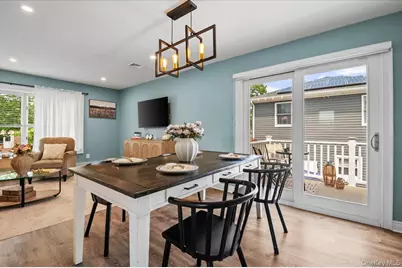 330 Granada Parkway, Lindenhurst, NY 11757 - Photo 10