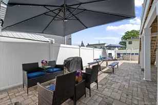 330 Granada Pkwy, Lindenhurst, NY 11757 - Photo 28