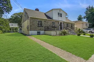 143 S Montgomery St, Valley Stream, NY 11580 - Photo 2