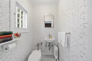 2-55 Manor Rd, Douglaston, NY 11363 - Photo 24