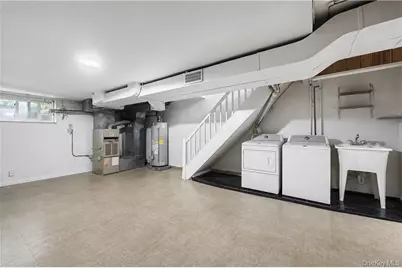 138 Van Cortlandt Park S, Bronx, NY 10463 - Photo 28