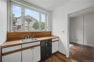 138 Van Cortlandt Park S, Bronx, NY 10463 - Photo 16