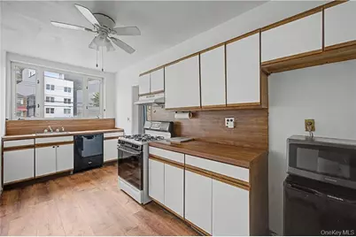 138 Van Cortlandt Park S, Bronx, NY 10463 - Photo 18