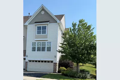 2012 Hawthorn Way, New Windsor, NY 12553 - Photo 2